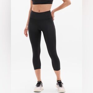 Athleta Interval Stash High Rise Capri Size M